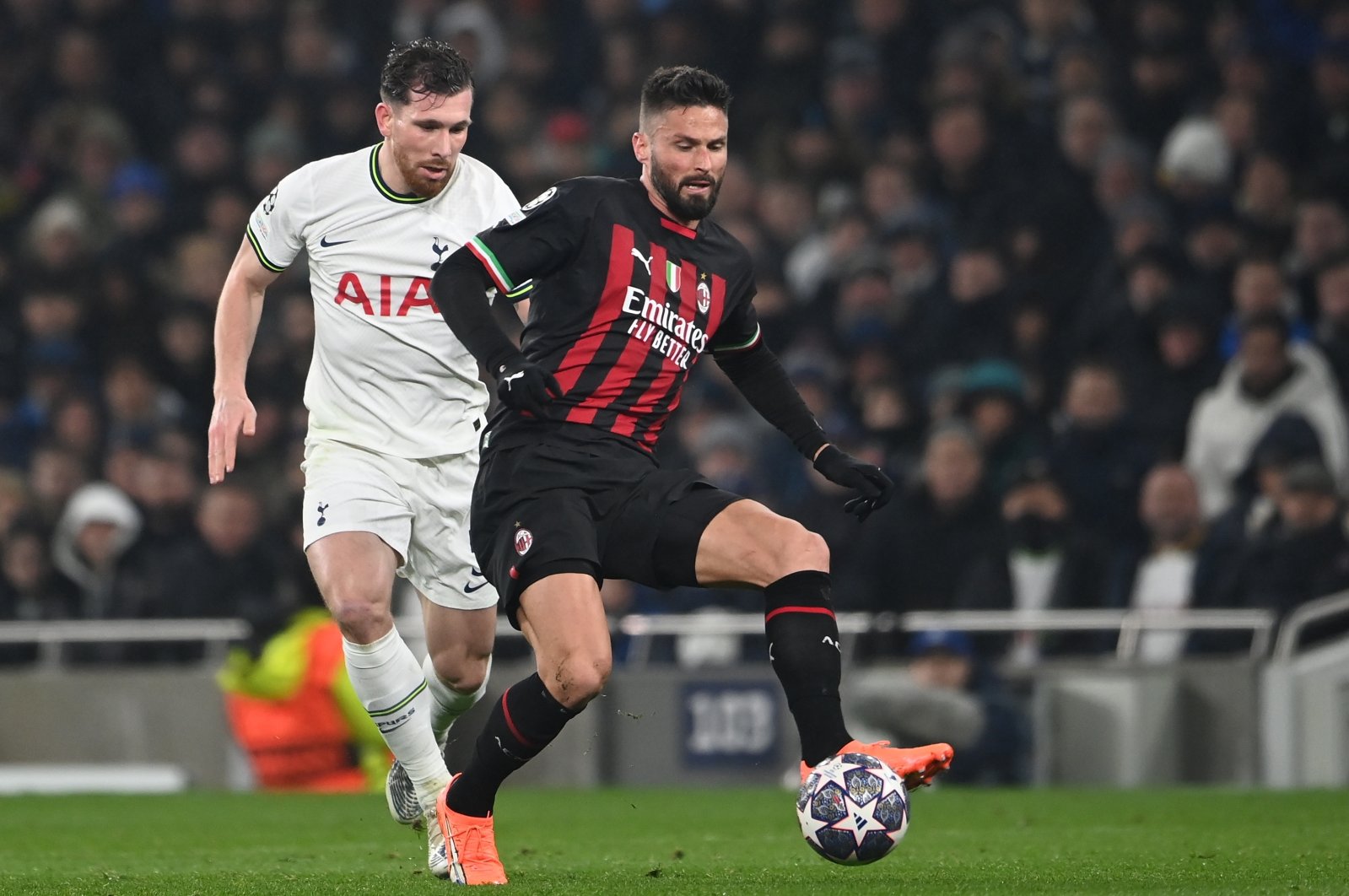 Solid Milan bertahan ketat untuk mencapai perempat UCL, menyingkirkan Spurs