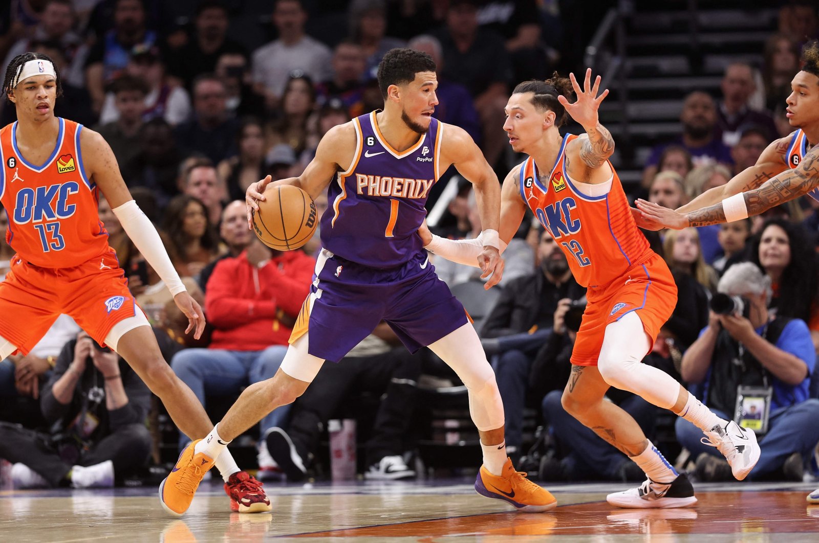 Suns membanting Thunder saat pergelangan kaki Durant terkilir saat pemanasan sebelum pertandingan