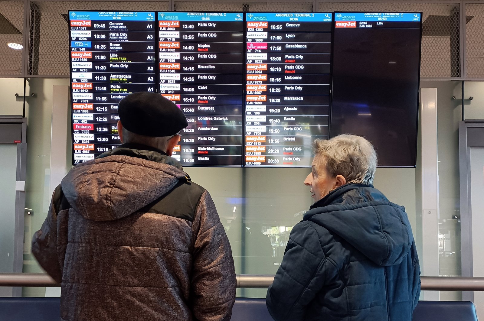 A departure board indicates canceled flights during a day of the nationwide strike led by French trade unions against the government&#039;s planned reform to the pension system, at Nice Cote d&#039;Azur airport, in Nice, France,7 March 2023. (EPA photo)
