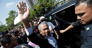 Former Malaysian PM Muhyiddin Yassin waves outside Kuala Lumpur Court Complex, Kuala Lumpur, Malaysia, March 10, 2023. (Reuters Photo)