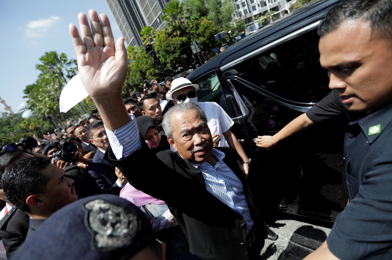 Former Malaysian PM Muhyiddin Yassin waves outside Kuala Lumpur Court Complex, Kuala Lumpur, Malaysia, March 10, 2023. (Reuters Photo)