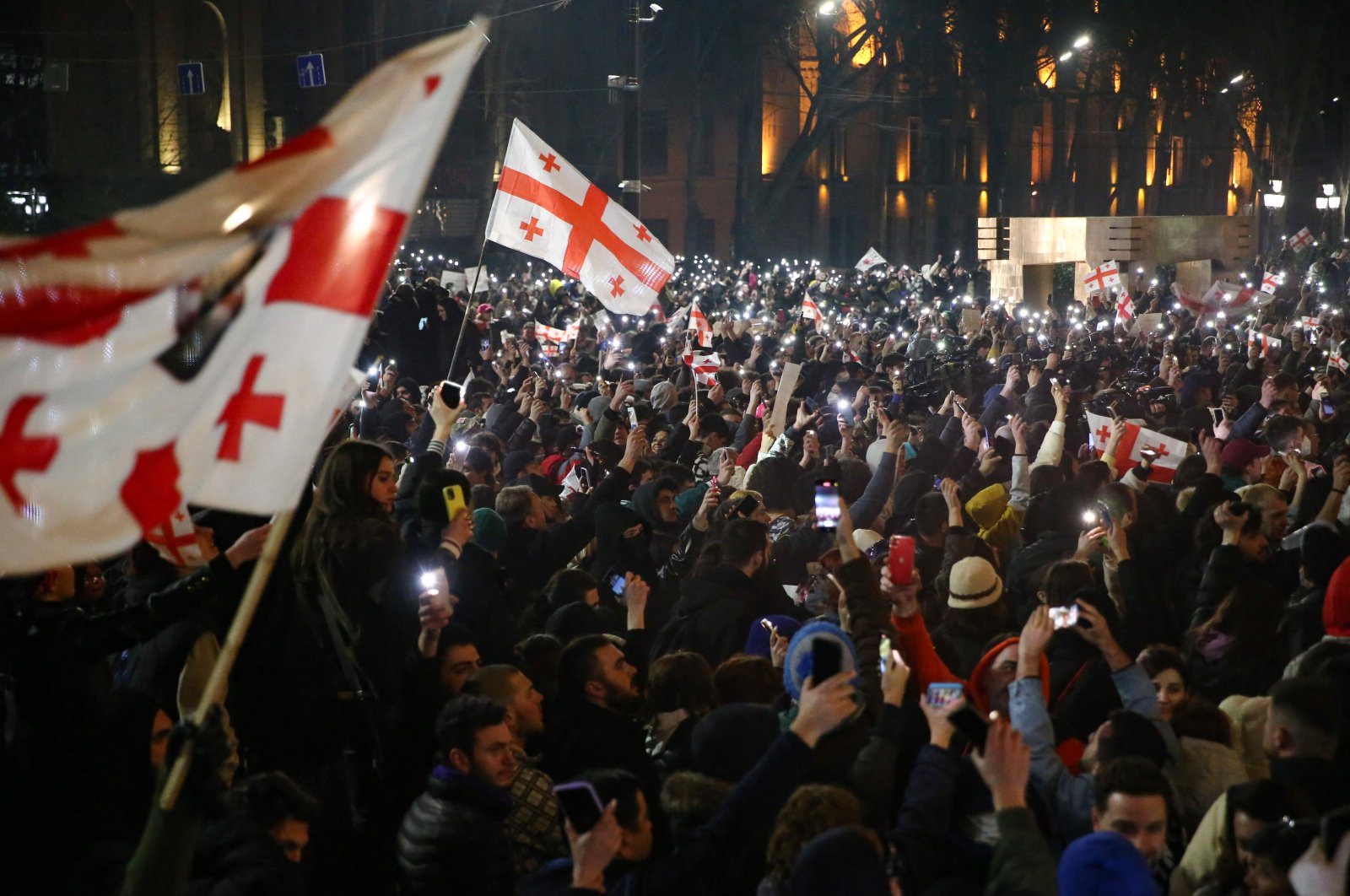 Protes Georgia tetap ada meskipun pemerintah membatalkan RUU kontroversial