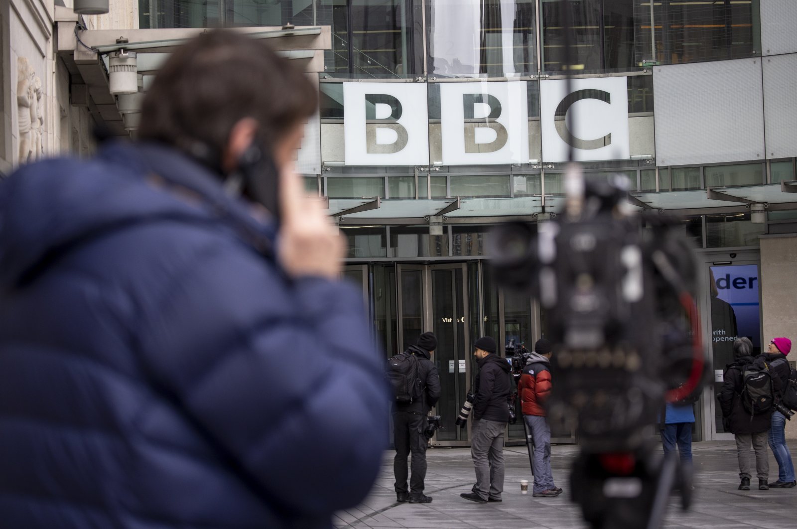 Members of media outside BBC Broadcasting House in London, U.K., March 12, 2023. (EPA Photo)