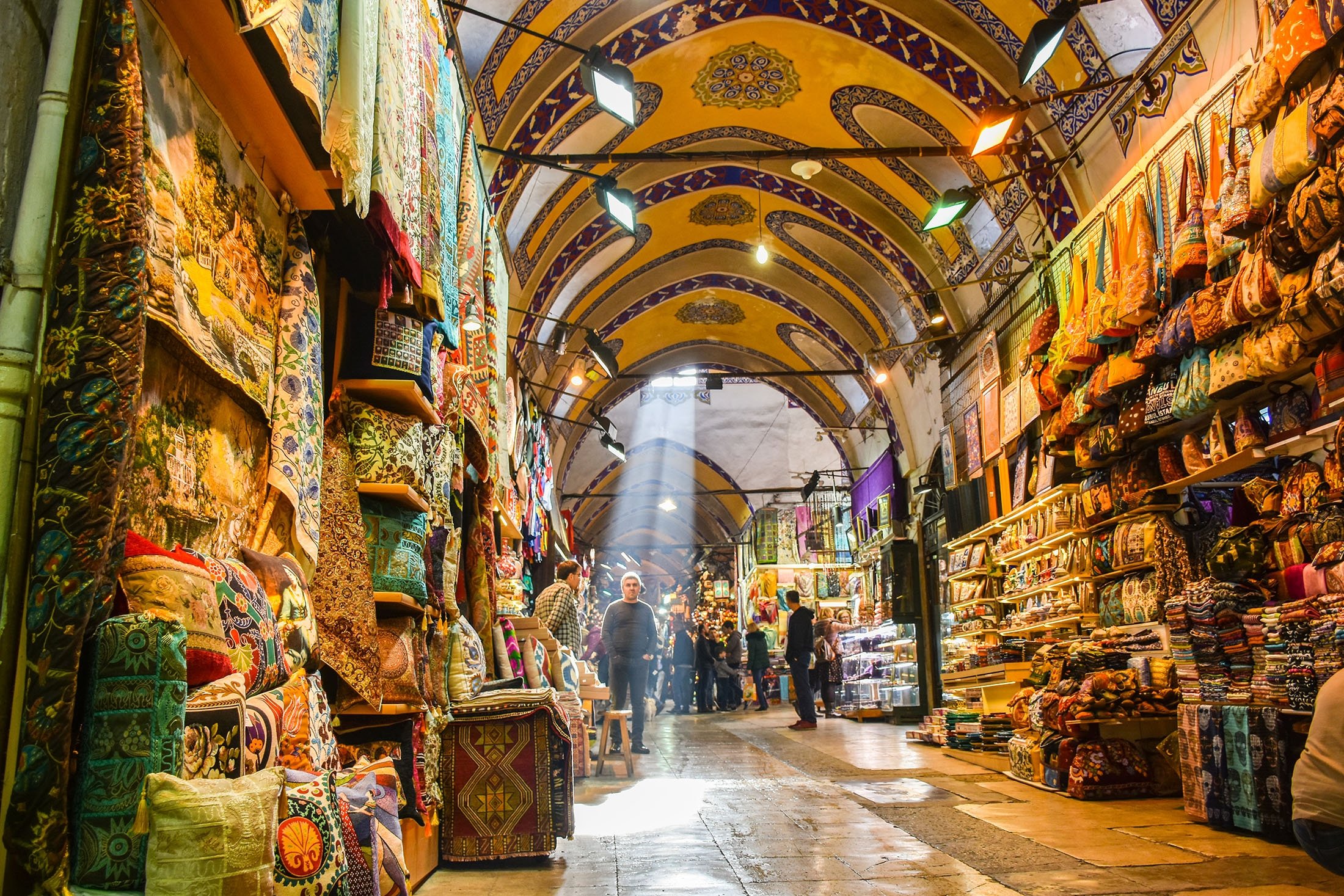 Various shops and stores in the Grand Bazaar in Istanbul, Türkiye. (Shutterstock Photo)