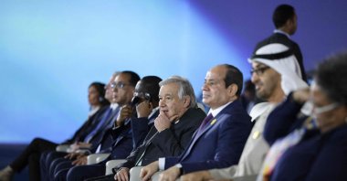U.N. Secretary-General Antonio Guterres (C) attends the leaders' summit during the COP27 climate conference, Sharm el-Sheikh, Egypt, Nov. 7, 2022. (AFP Photo)