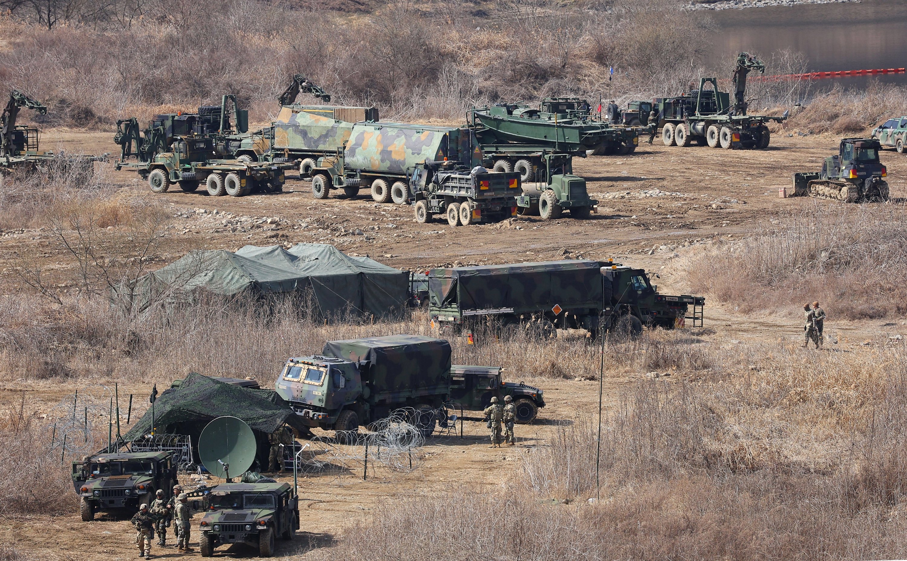Tentara Korea Selatan dan AS melakukan latihan bersama di Yeoncheon, Korea Selatan, 13 Maret 2023. (Foto EPA)