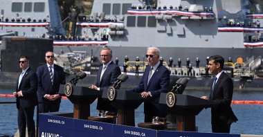 U.S. President Joe Biden (C) speaks alongside British PM Rishi Sunak (R) and Australian PM Anthony Albanese (L) at a press conference during the AUKUS summit, San Diego, California, March 13, 2023. (AFP Photo)