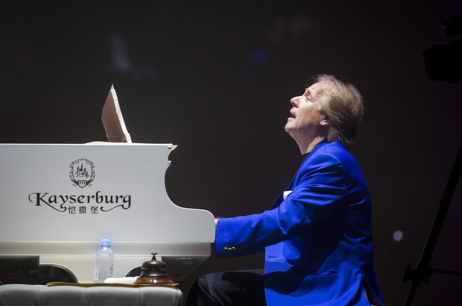 French pianist Richard Clayderman performs during his New Year&#039;s concert at Guangzhou Gymnasium, China, Jan. 2, 2018. (Getty Images Photo)