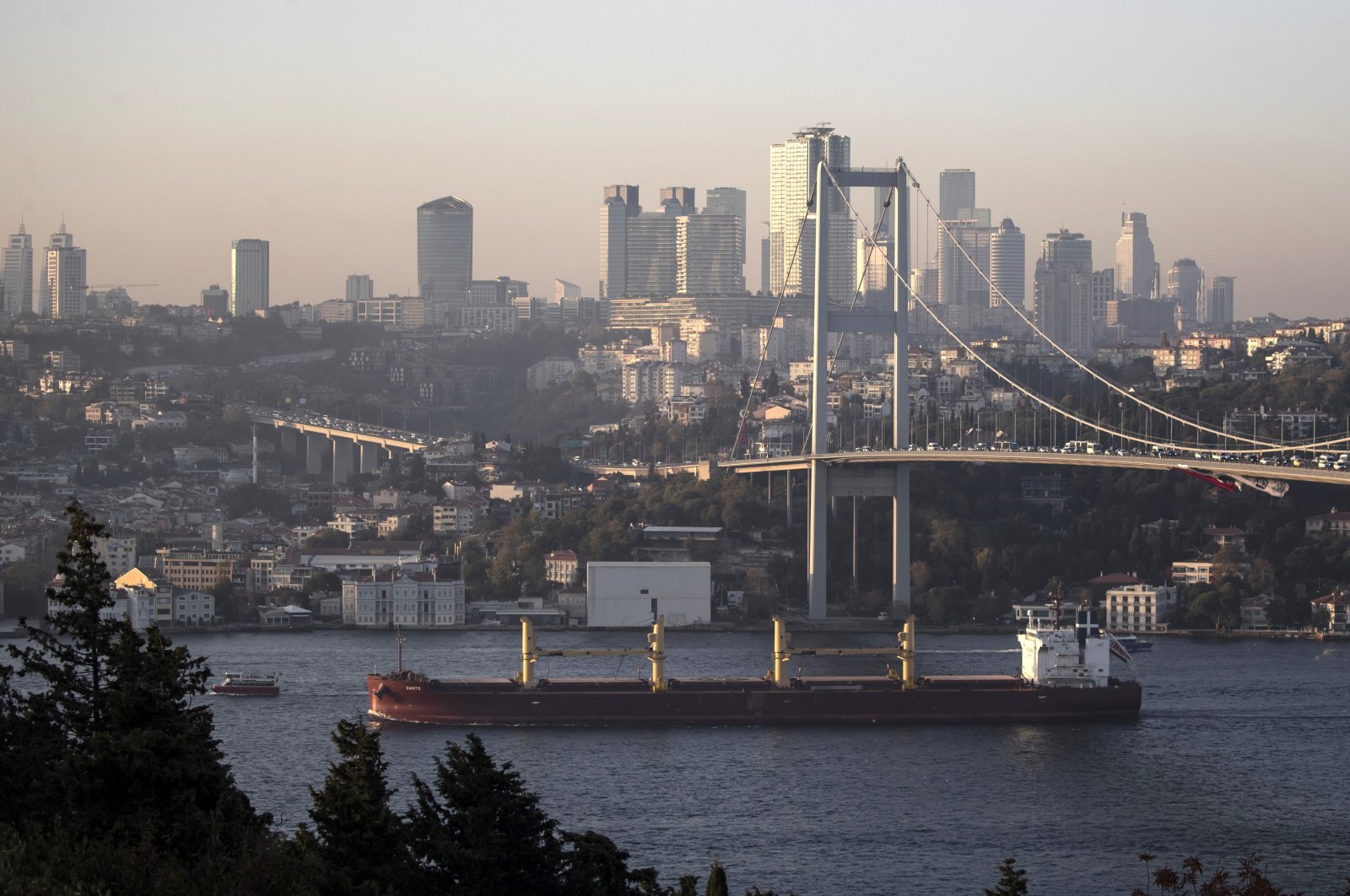The cargo ship Zante, carrying Ukranian grain, sails on the Bosporus in front of the 15 July Martyrs Bridge, Istanbul, Türkiye, Nov. 2, 2022. (EPA Photo)