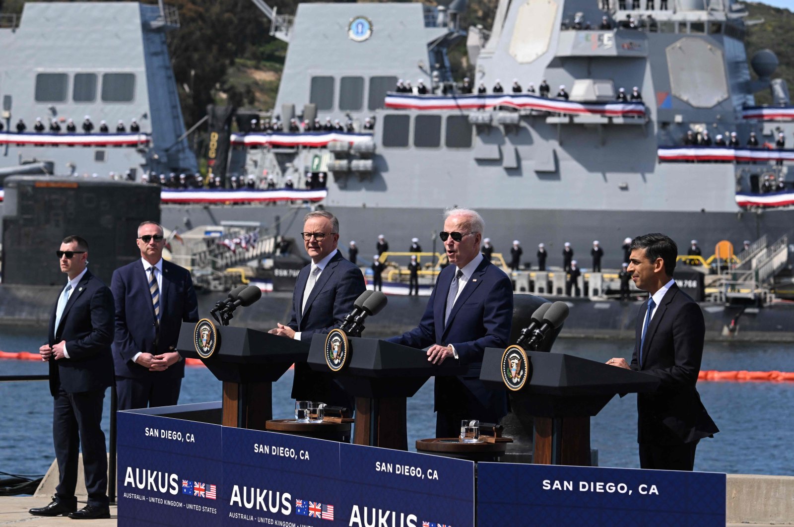U.S. President Joe Biden (C) speaks alongside British PM Rishi Sunak (R) and Australian PM Anthony Albanese (L) at a press conference during the AUKUS summit, San Diego, California, March 13, 2023. (AFP Photo)