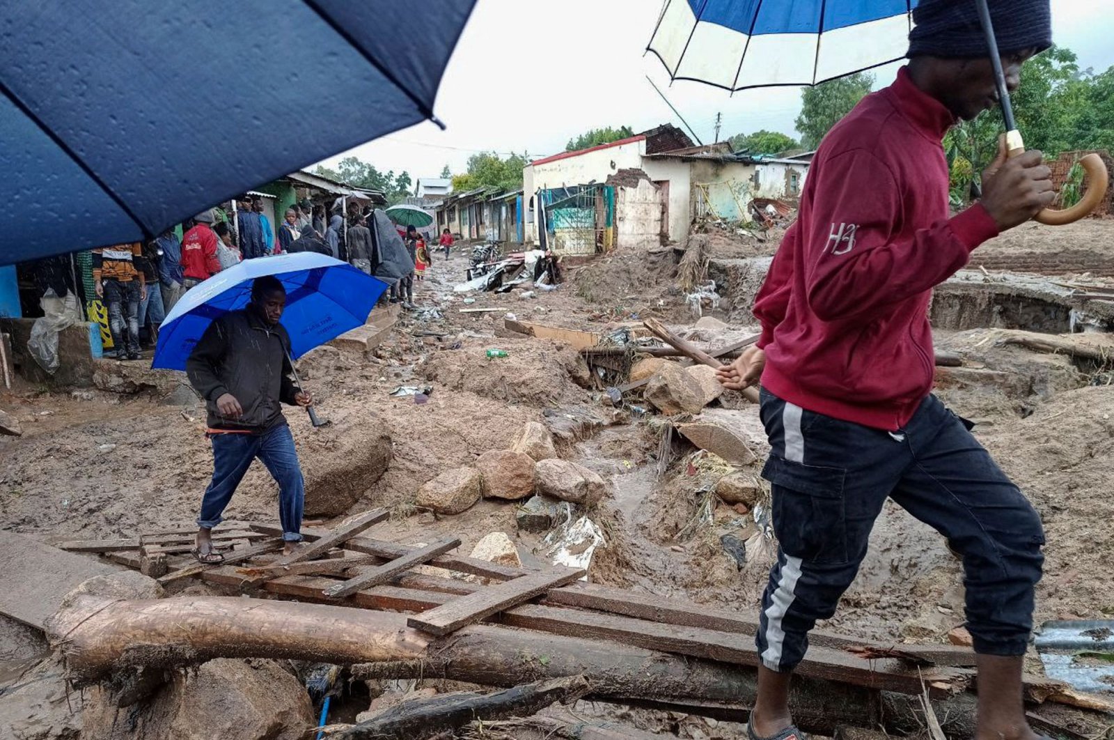 Korban tewas topan Malawi mendekati 200 saat korban yang selamat berjuang melawan keputusasaan