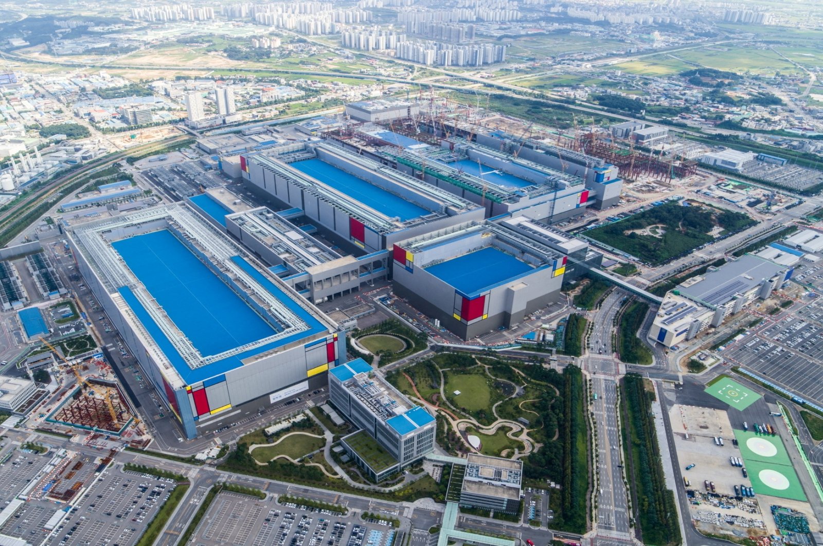 A view of Samsung Electronics&#039; chip production plant at Pyeongtaek, South Korea, Sept. 7, 2022. (Reuters Photo)