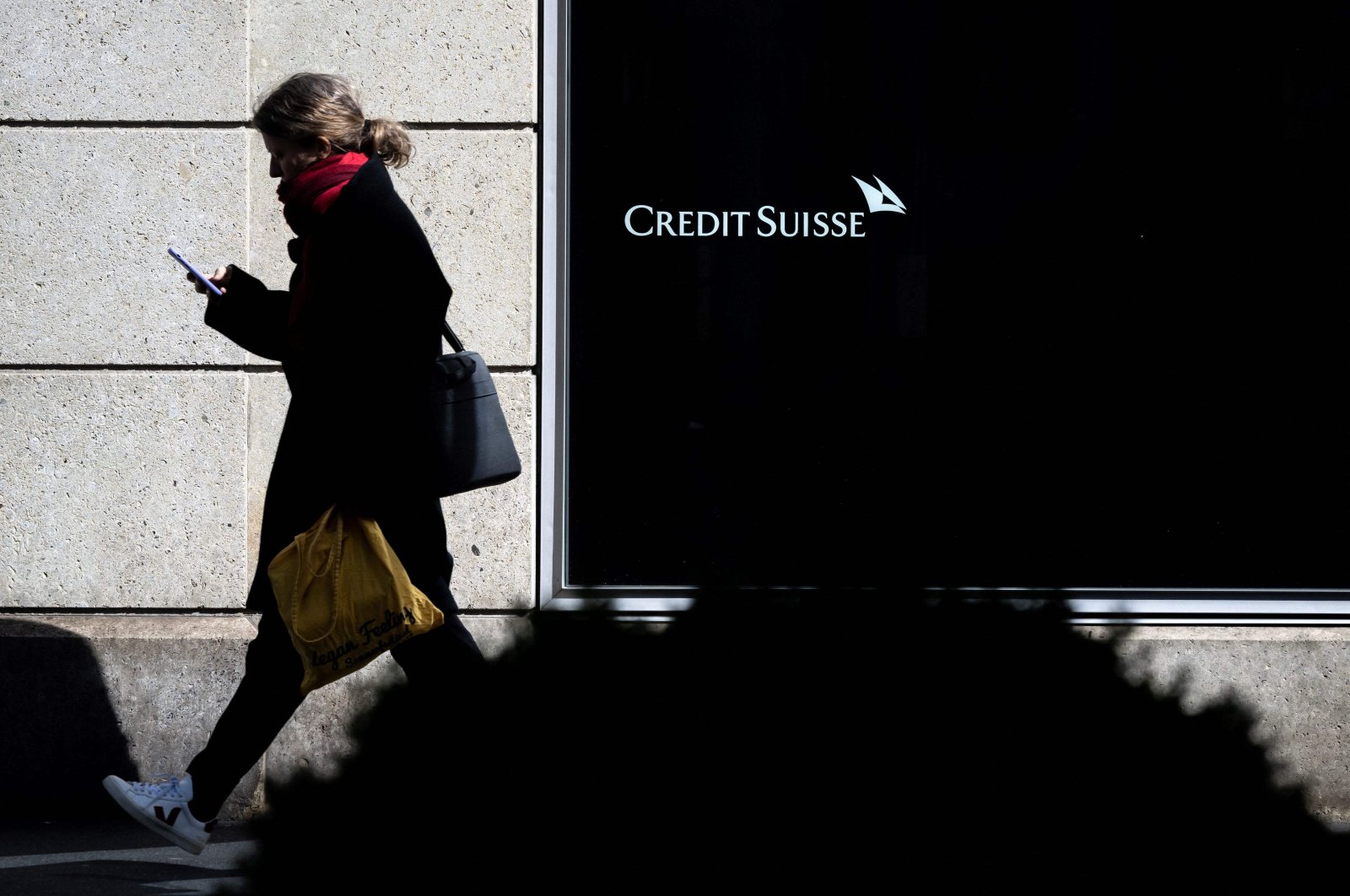 Terjun bebas Credit Suisse memperbaharui ketakutan akan krisis setelah kejatuhan SVB