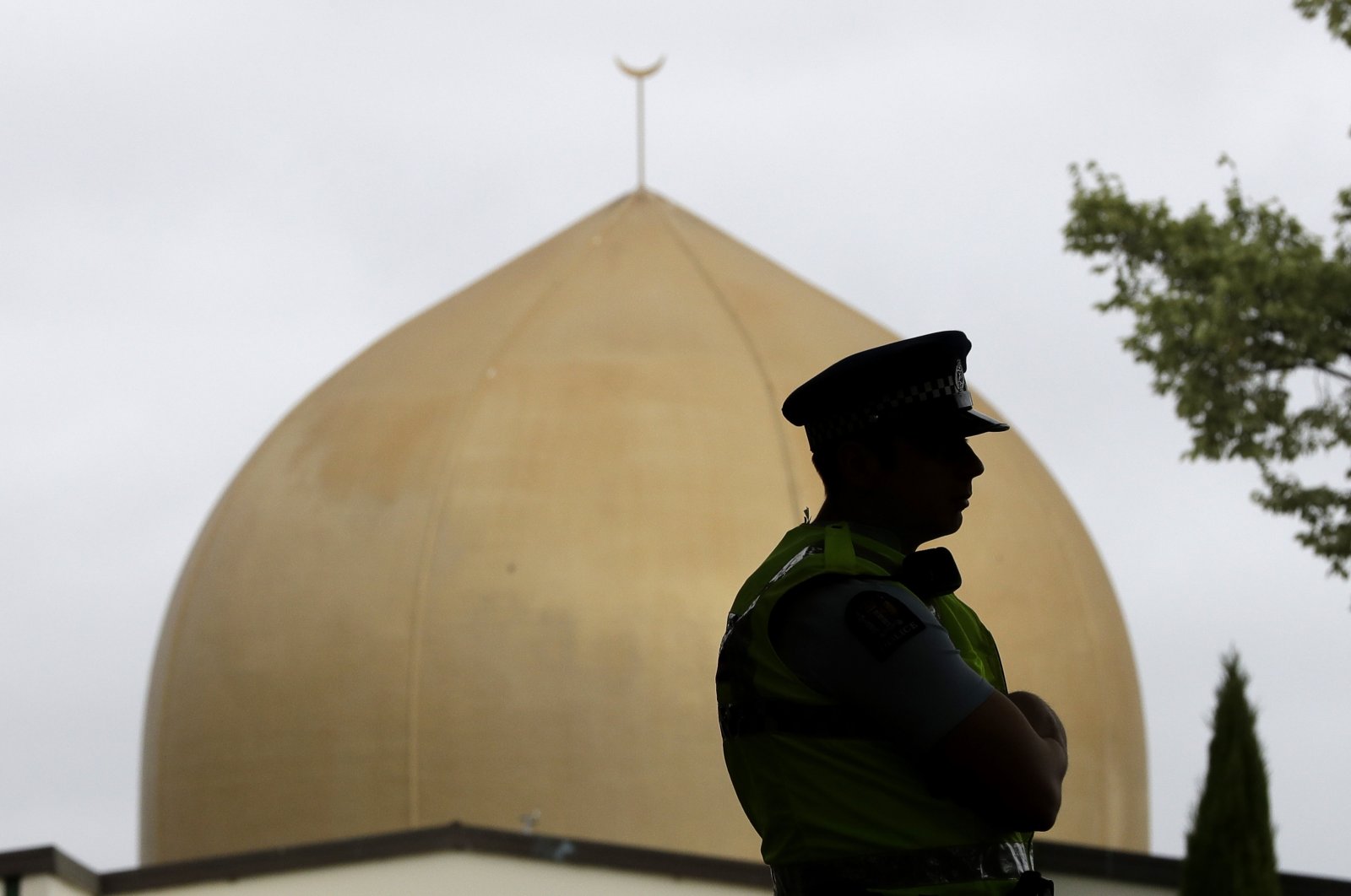 A police officer stands in a park near the Al Noor mosque in Christchurch, New Zealand, March 15, 2020. (AP Photo)