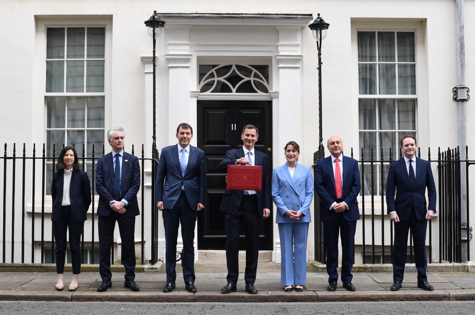 Britain&#039;s Chancellor of the Exchequer Jeremy Hunt (C) poses with the red Budget Box as he leaves 11 Downing Street to present the government&#039;s annual budget to Parliament, London, U.K., March 15, 2023. (AFP Photo)