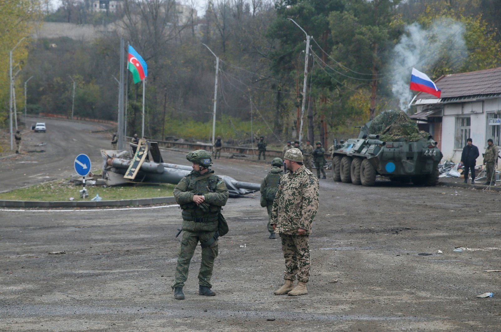 An Azerbaijani service member and a Russian peacekeeper stand guard at a checkpoint on the outskirts of Shusha in the region of Karabakh, Azerbaijan, Nov. 13, 2020. (Reuters Photo)