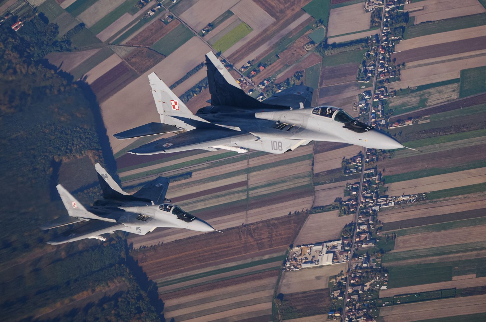 Polandia menjadi anggota NATO pertama yang mengirim jet tempur ke Ukraina