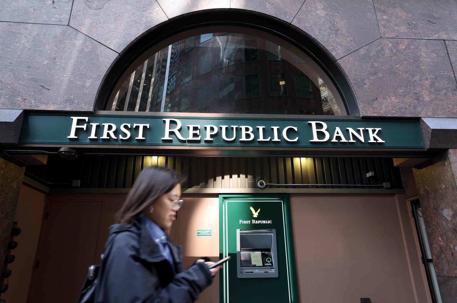 Bank-bank top AS menyetor  miliar untuk menyelamatkan First Republic