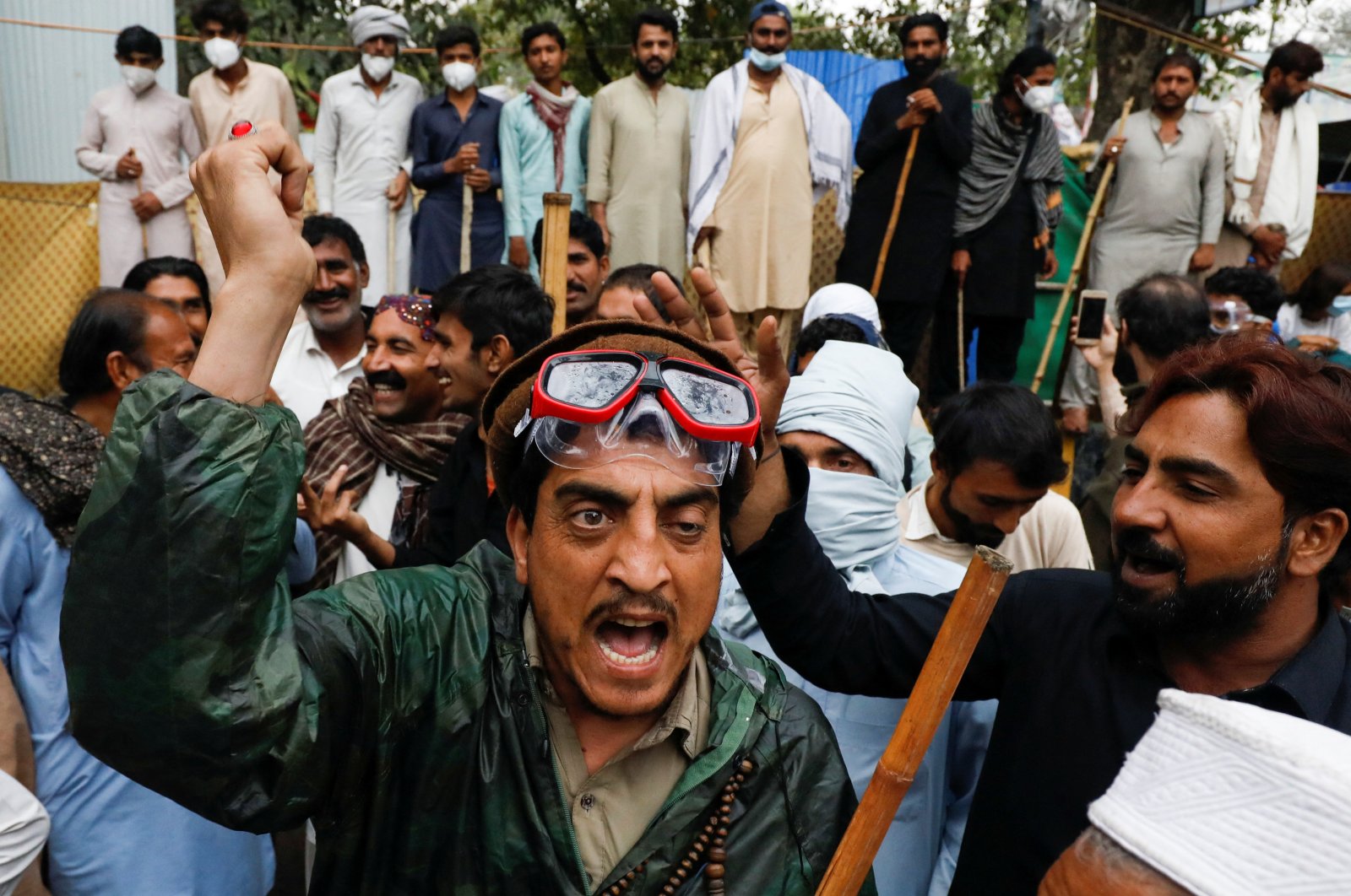 Supporters of former Pakistani Prime Minister Imran Khan chant slogans, as they gather at the entrance of Khan&#039;s house, Lahore, Pakistan, March 17, 2023. (Reuters Photo)