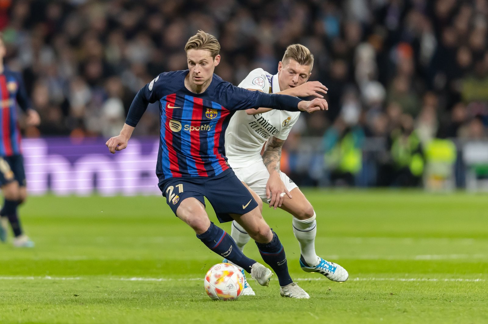 Real Madrid&#039;s Toni Kroos chases Barcelona&#039;s Frenkie de Jong during the Copa Del Rey Semi Final Leg One match at Estadio Santiago Bernabeu, Madrid, Spain, March 2, 2023. (Getty Images Photo)