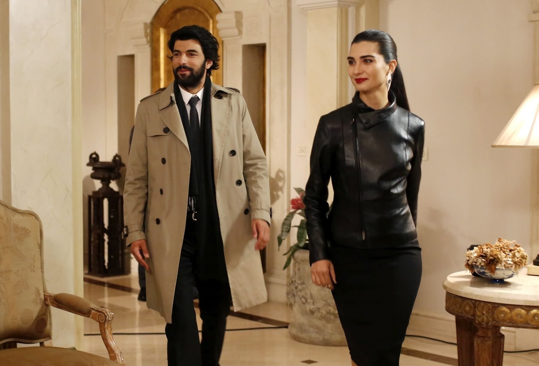 Cuplikan diam dari serial TV Turki 'Kara Para Aşk' ('Black Money Love')