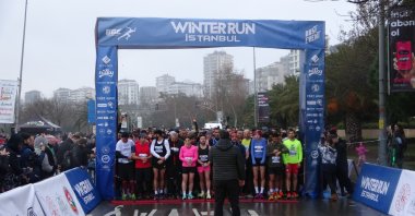 Competitors in Winter Run Istanbul stand at the starting point before the race, Istanbul, Türkiye, March 23, 2023. (IHA Photo)