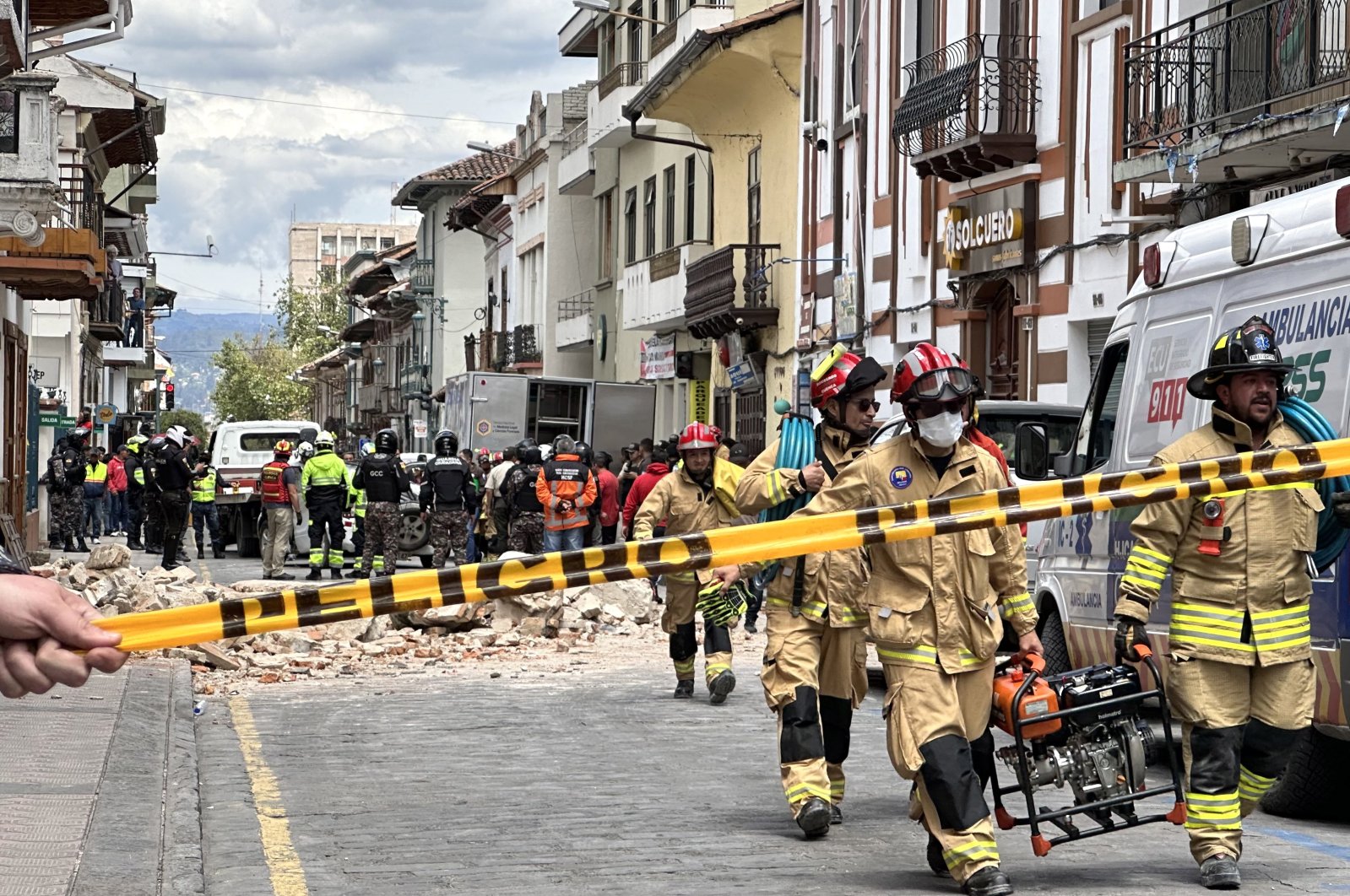 Emergency personnel respond to damage after an earthquake, Cuenca, Ecuador, March 18, 2023. (EPA Photo)
