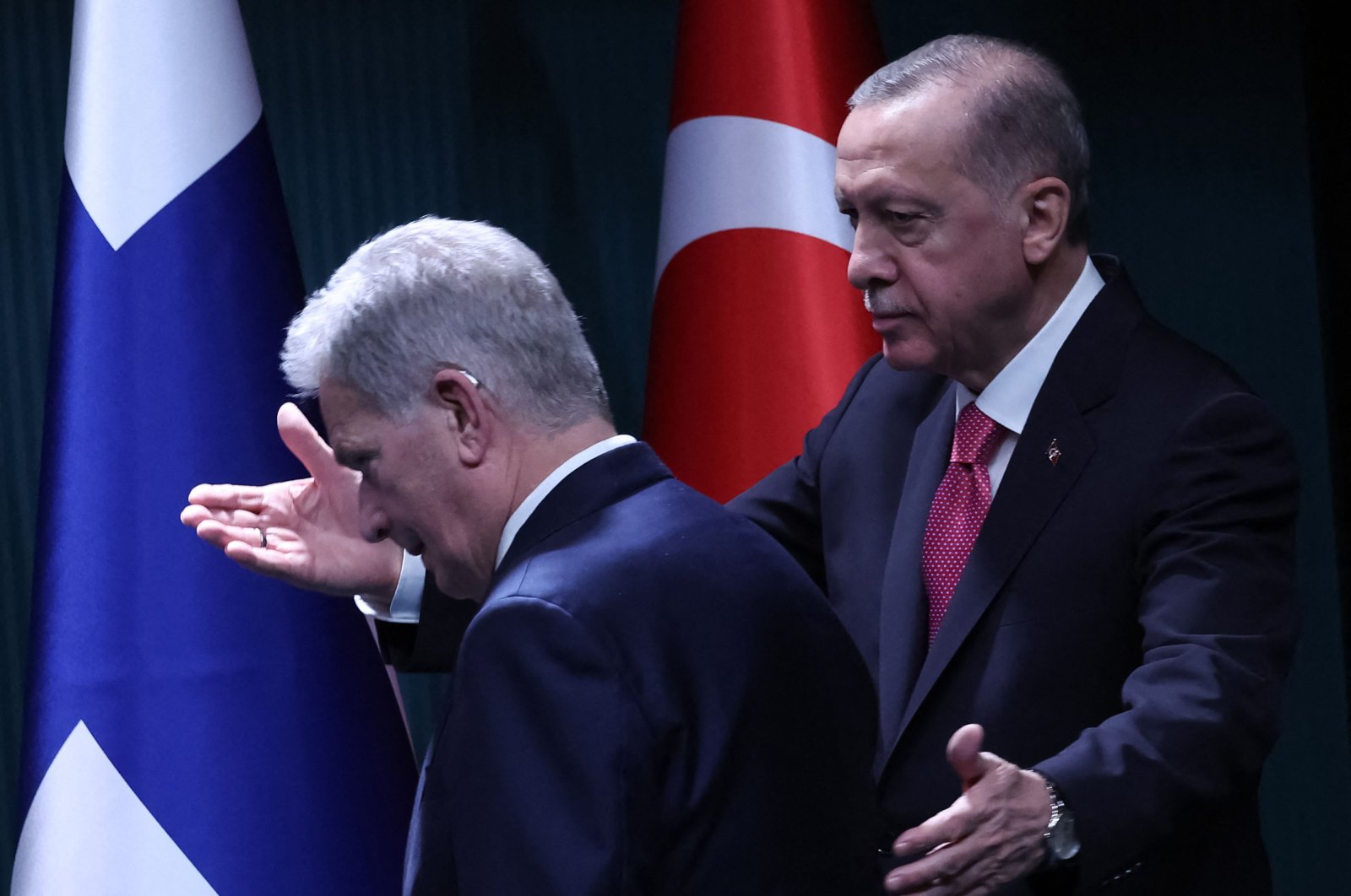Turkish President Recep Tayyip Erdoğan (R) and Finnish President Sauli Niinisto (L) arrive for a press conference, in Ankara, Türkiye, Mar. 17, 2023. (AFP Photo)