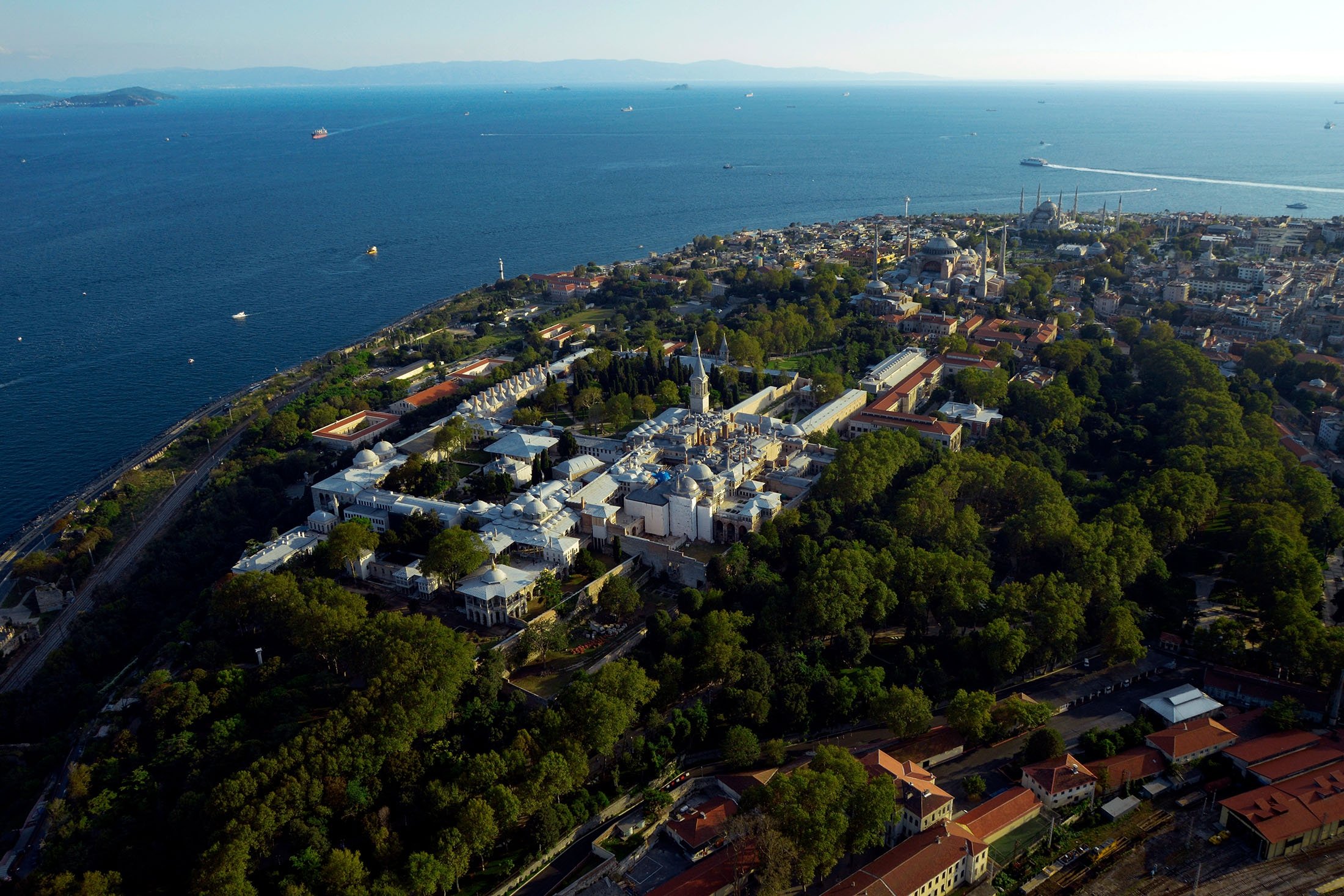 An aerial view of Topkapı Palace, in Istanbul, Türkiye. (Shutterstock Photo)