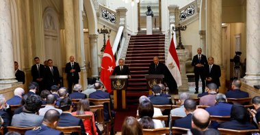 Foreign Minister Mevlut Çavuşoğlu (L) and his Egyptian counterpart Sameh Shoukry give a joint press conference in Cairo, Egypt, March 18, 2023. (AFP Photo)