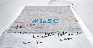 An aerial view shows a massive collage of 125,000 drawings and messages from children from around the world about climate change rolled out on the Aletsch Glacier, near the Jungfraujoch in the Swiss Alps, Switzerland, Nov. 16, 2018. (AFP Photo)