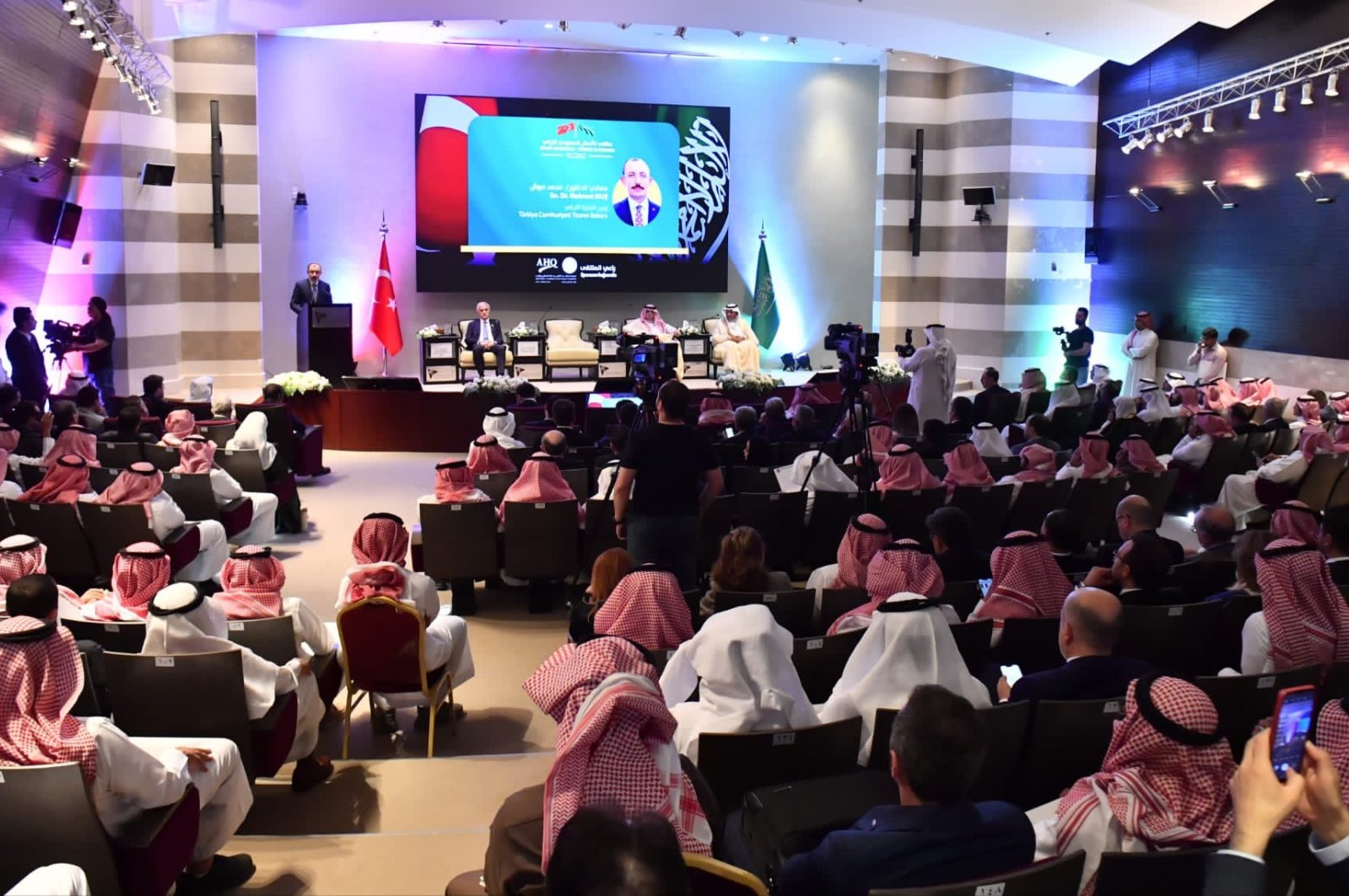 Türkiye&#039;s Trade Minister Mehmet Muş delivers a speech during the Saudi-Turkish Business Forum in Riyadh, Saudi Arabia, March 19, 2023. (Photo courtesy: @mehmedmus)