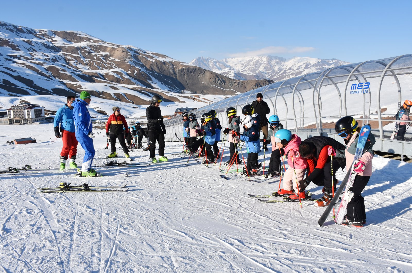 Proyek pelatihan Alpine disiapkan untuk anak-anak ski Hakkari