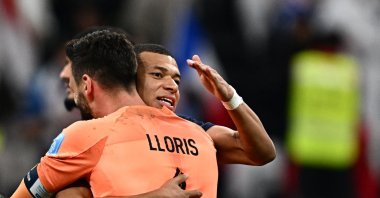 France&#039;s forward Kylian Mbappe (R) celebrates with goalkeeper Hugo Lloris after they won the Qatar 2022 World Cup quarter-final football match against England at the Al-Bayt Stadium, Al Khor, Qatar, Dec. 10, 2022. (AFP Photo)
