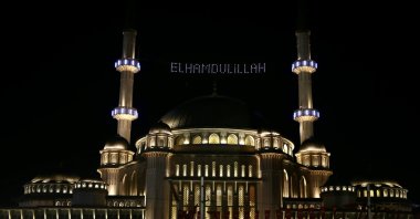 A Ramadan mahya with the inscription &quot;Alhamdulillah&quot; is hung in Taksim Mosque, Istanbul, Türkiye, March 21, 2023. (AA Photo)