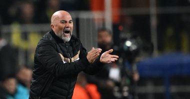 Sevilla's head coach Jorge Sampaoli gestures during the UEFA Europa League last 16 second leg match against Fenerbahçe at the Ülker stadium, Istanbul, March 16, 2023. (AFP Photo)