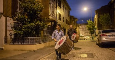 Ramadan drummers walking late at night in the streets of Istanbul, Türkiye, May 30, 2018. (Shutterstock Photo)