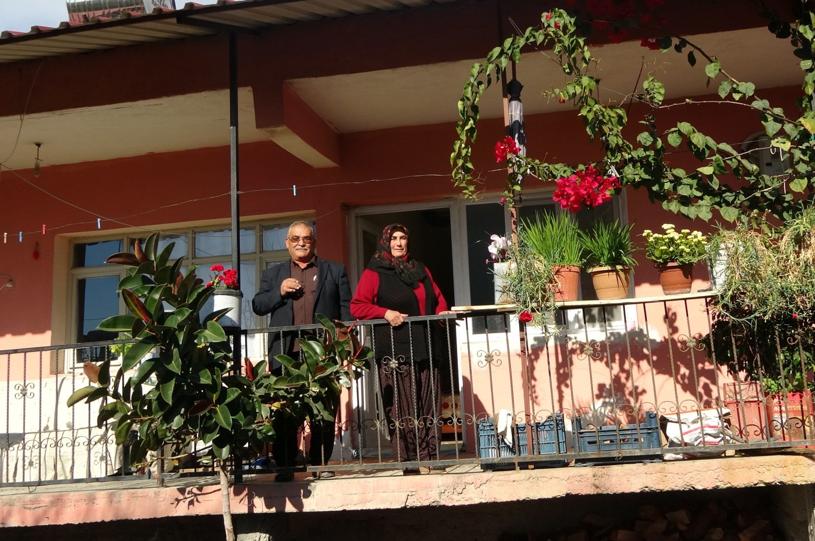 Zarif Inceler and his wife, Fatma Inceler, look down from the balcony of their house, Adana, Türkiye, March 20, 2023. (IHA Photo)
