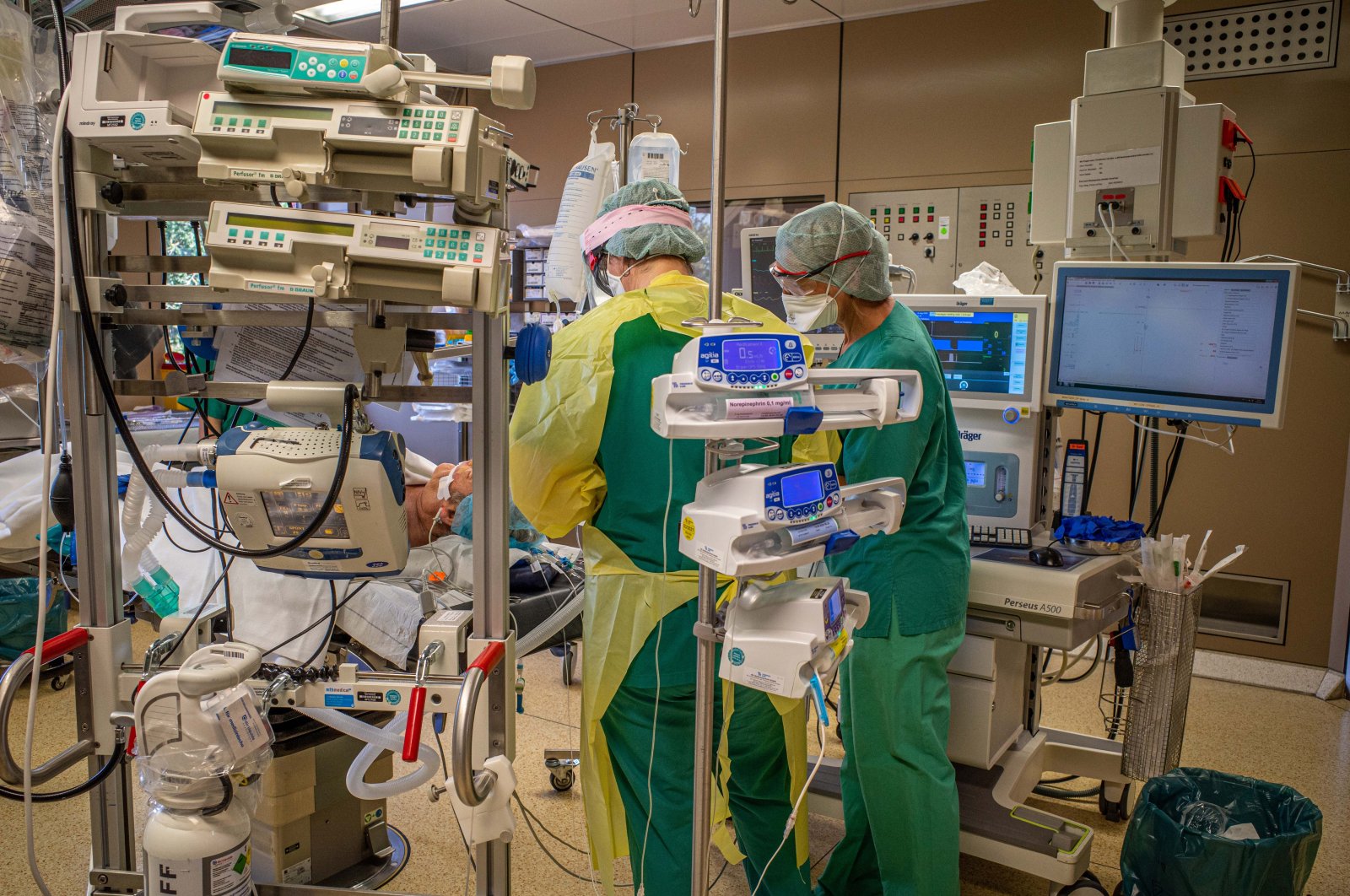 An anaesthesiologist in protective gear ventilating a COVID-19 patient in an operating room in Ratzeburg, Germany, Aug. 13, 2020. (Shutterstock File Photo)