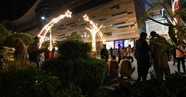 People gather outside a mall following an earthquake in Islamabad, Pakistan, March 21, 2023. (AFP Photo)
