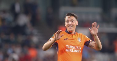 Istanbul Başakşehir's Mesut Özil during the UEFA Europa Conference League group A match against Fiorentina at Fatih Terim Stadyumu, Istanbul, Türkiye, Sept. 15, 2022. (Getty Images Photo)