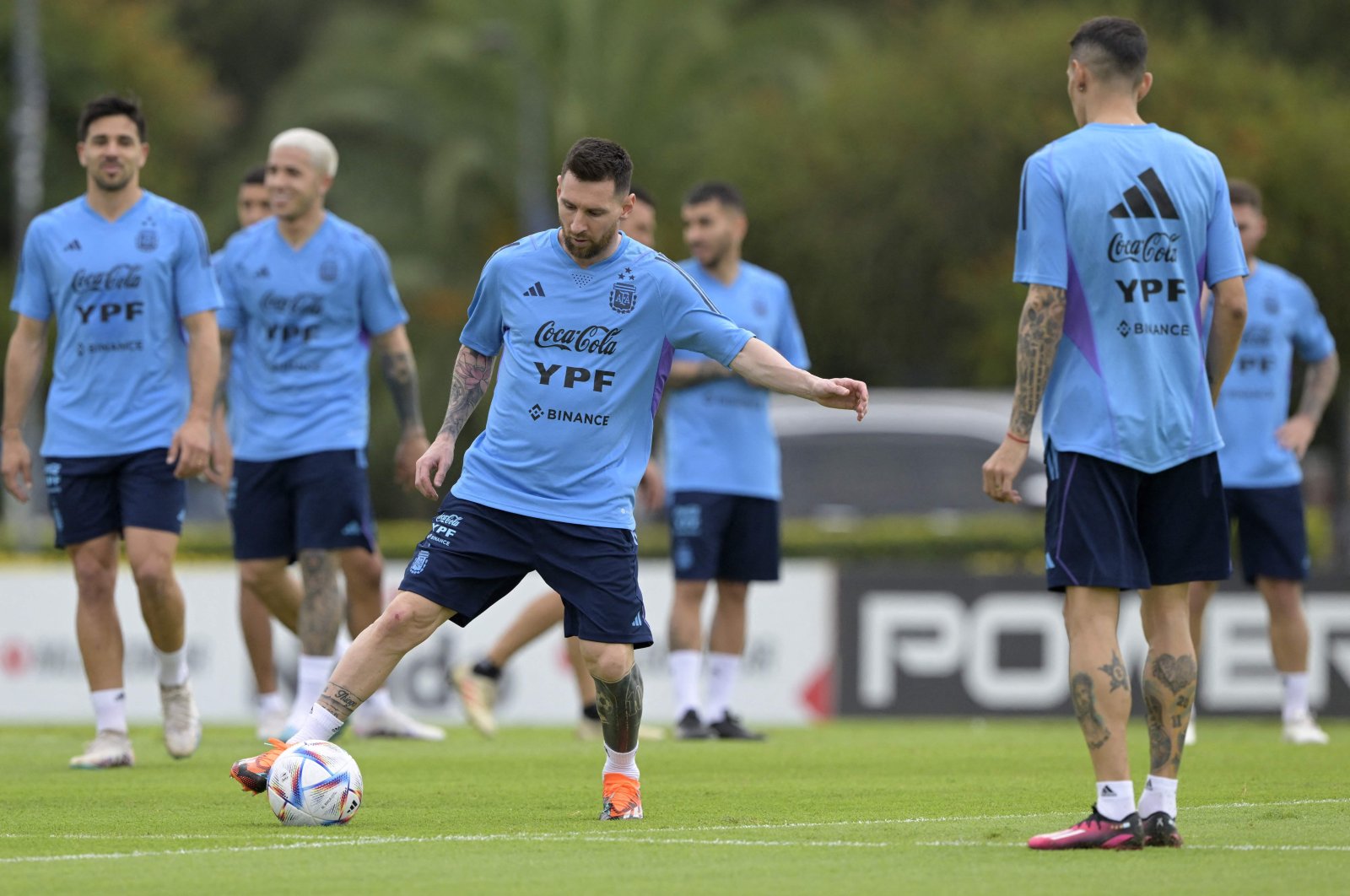 Argentina&#039;s forward Lionel Messi (C) controls the ball next to forward Angel Di Maria (R) during a training session in Ezeiza, Buenos Aires, Argentina, March 21, 2023. (AFP Photo)