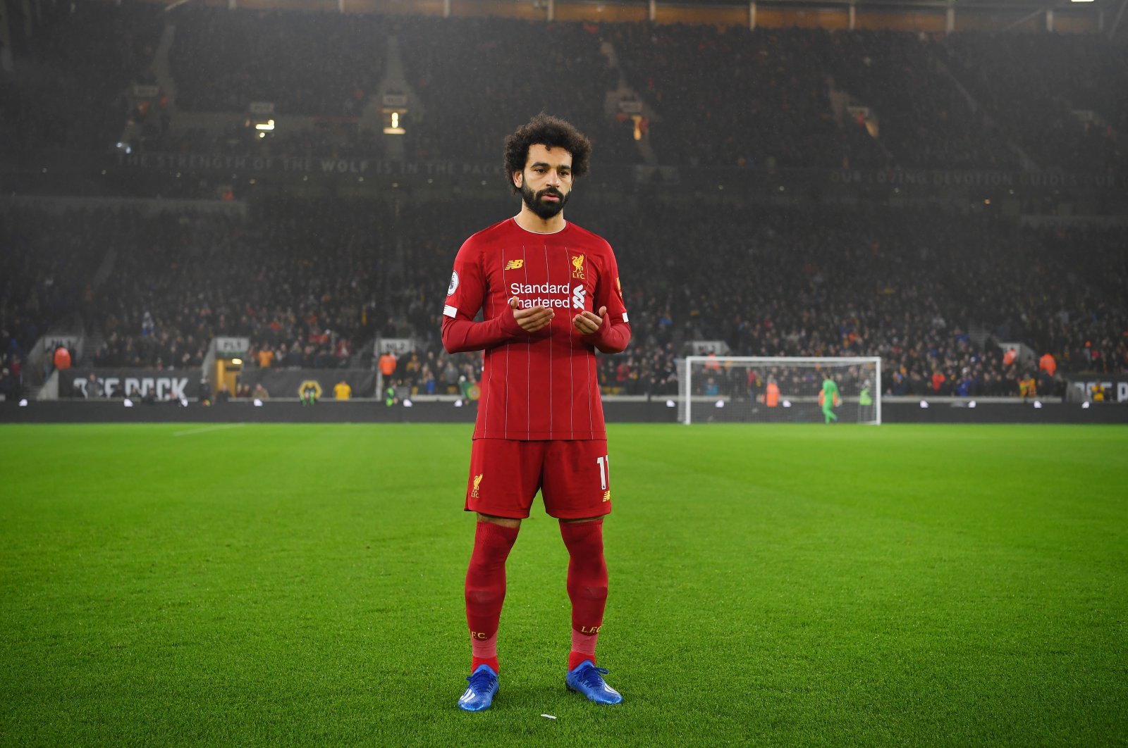 Liverpool&#039;s Mohamed Salah prays before the Premier League match against Wolverhampton Wanderers at Molineux, Wolverhampton, UK., Jan. 23, 2020. (Getty Images Photo)