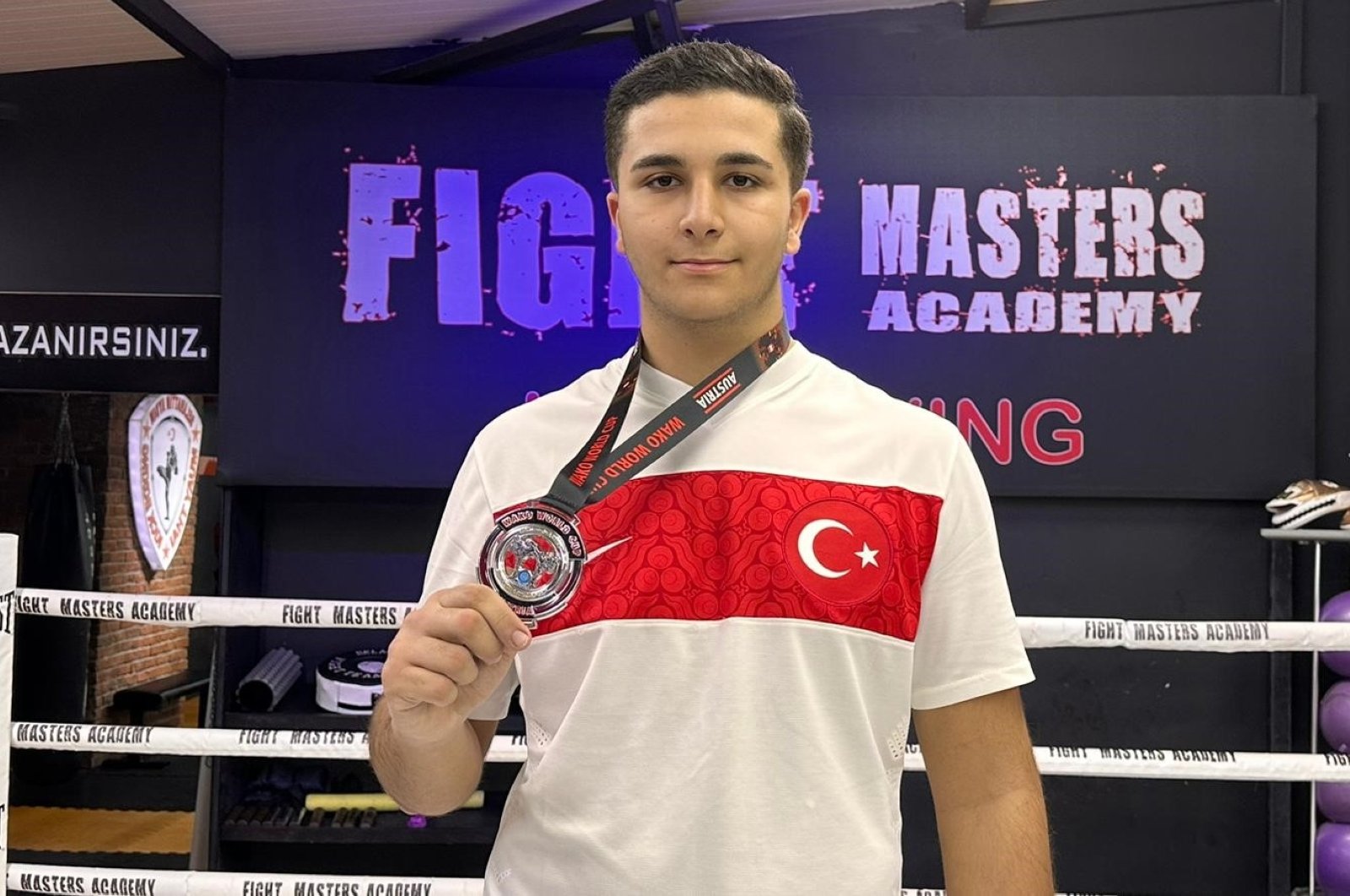 Kickboxer nasional Efe Aydın mengantongi perak di Austria