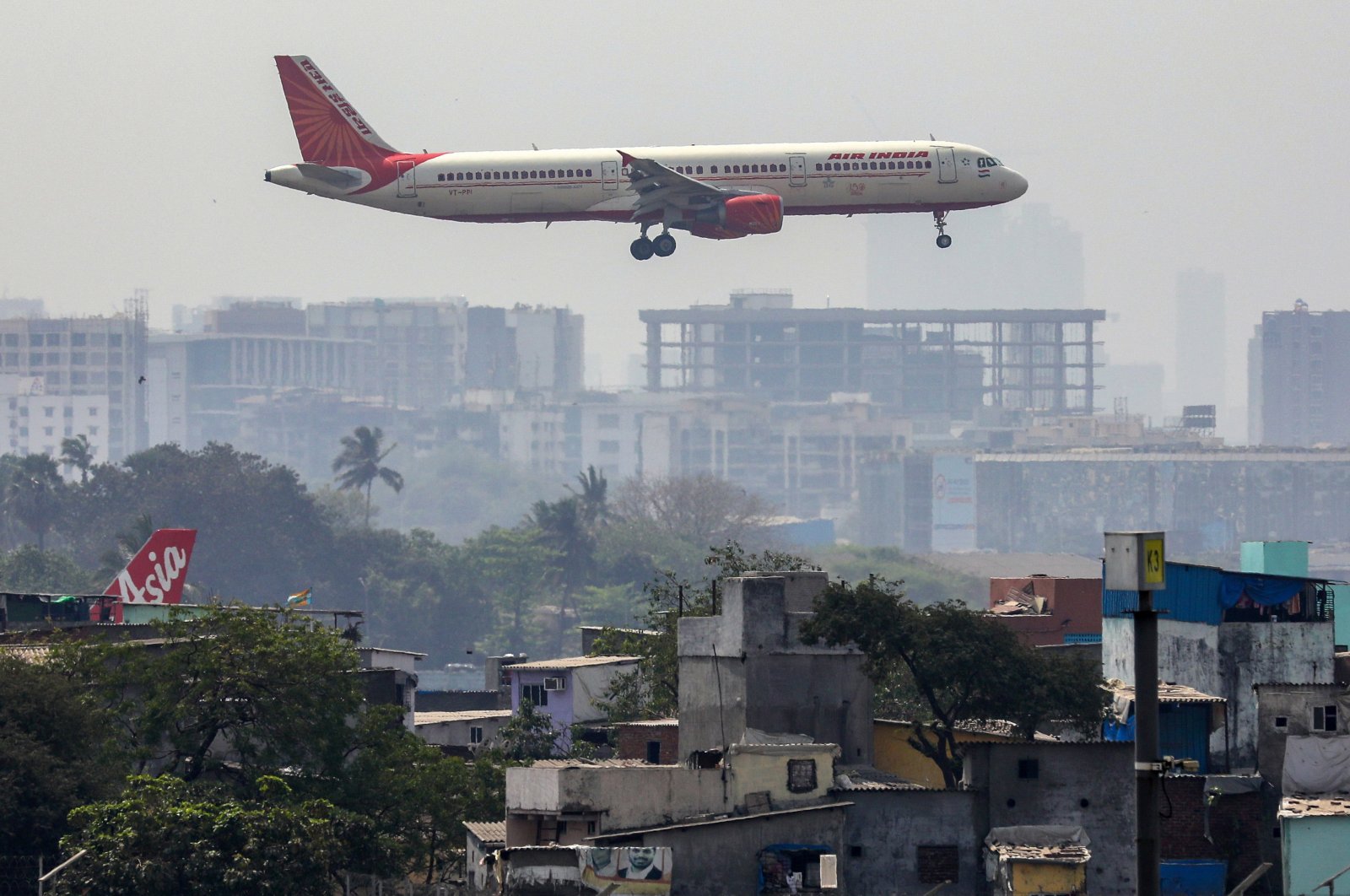 An Air India passenger jet prepares to land at Chhatrapati Shivaji International Airport in Mumbai, India, Feb. 22, 2023. (EPA Photo)