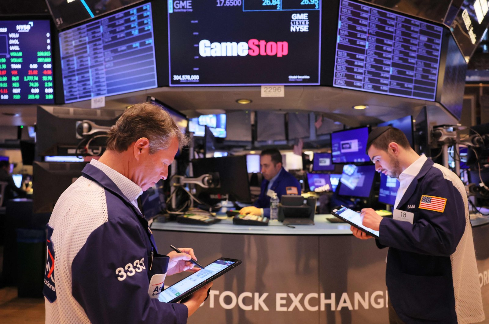 Traders work on the floor of the New York Stock Exchange during morning trading on March 22, 2023. (AFP Photo)