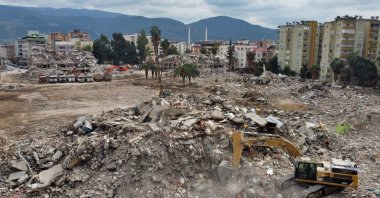 Demolitions of damaged buildings in Osmaniye continues, Türkiye, March 23, 2023. (AA Photo)