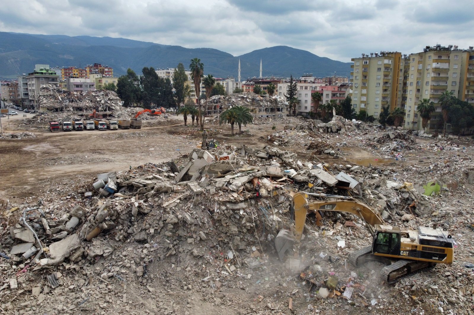Demolitions of damaged buildings in Osmaniye continues, Türkiye, March 23, 2023. (AA Photo)