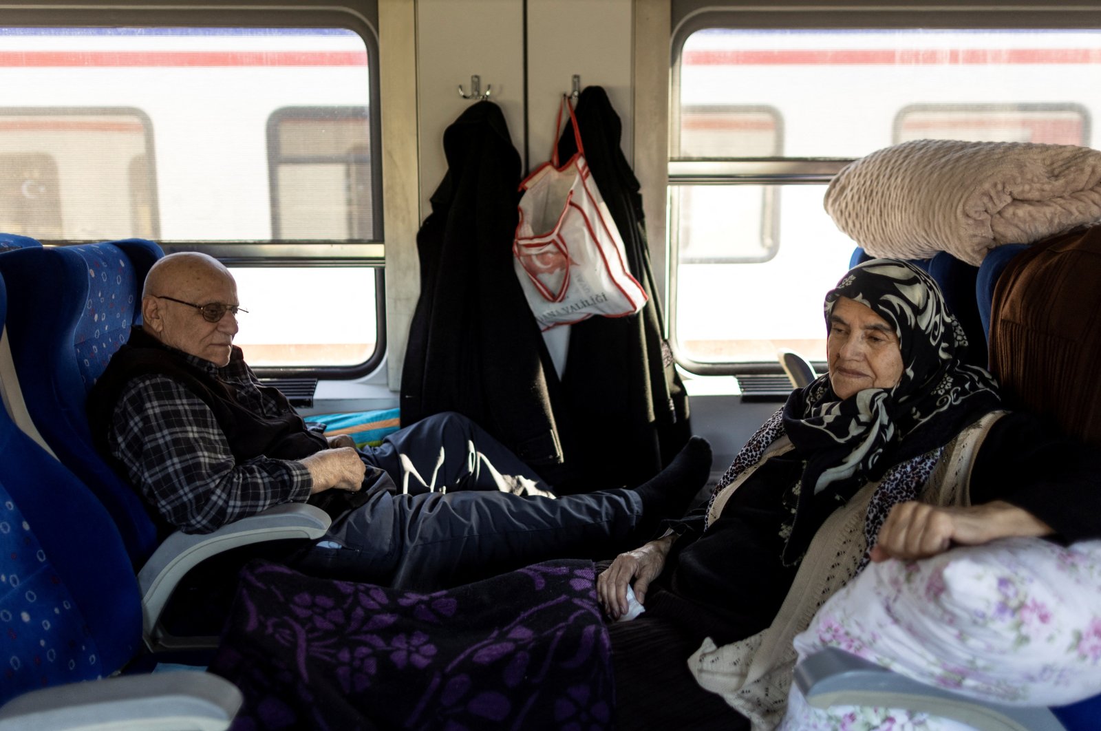 A quake victim couple sit in a train at Iskenderun station, where train carriages have been turned into temporary shelters for victims of the recent deadly earthquake, in Iskenderun, Türkiye, Feb. 15, 2023. (Reuters Photo)