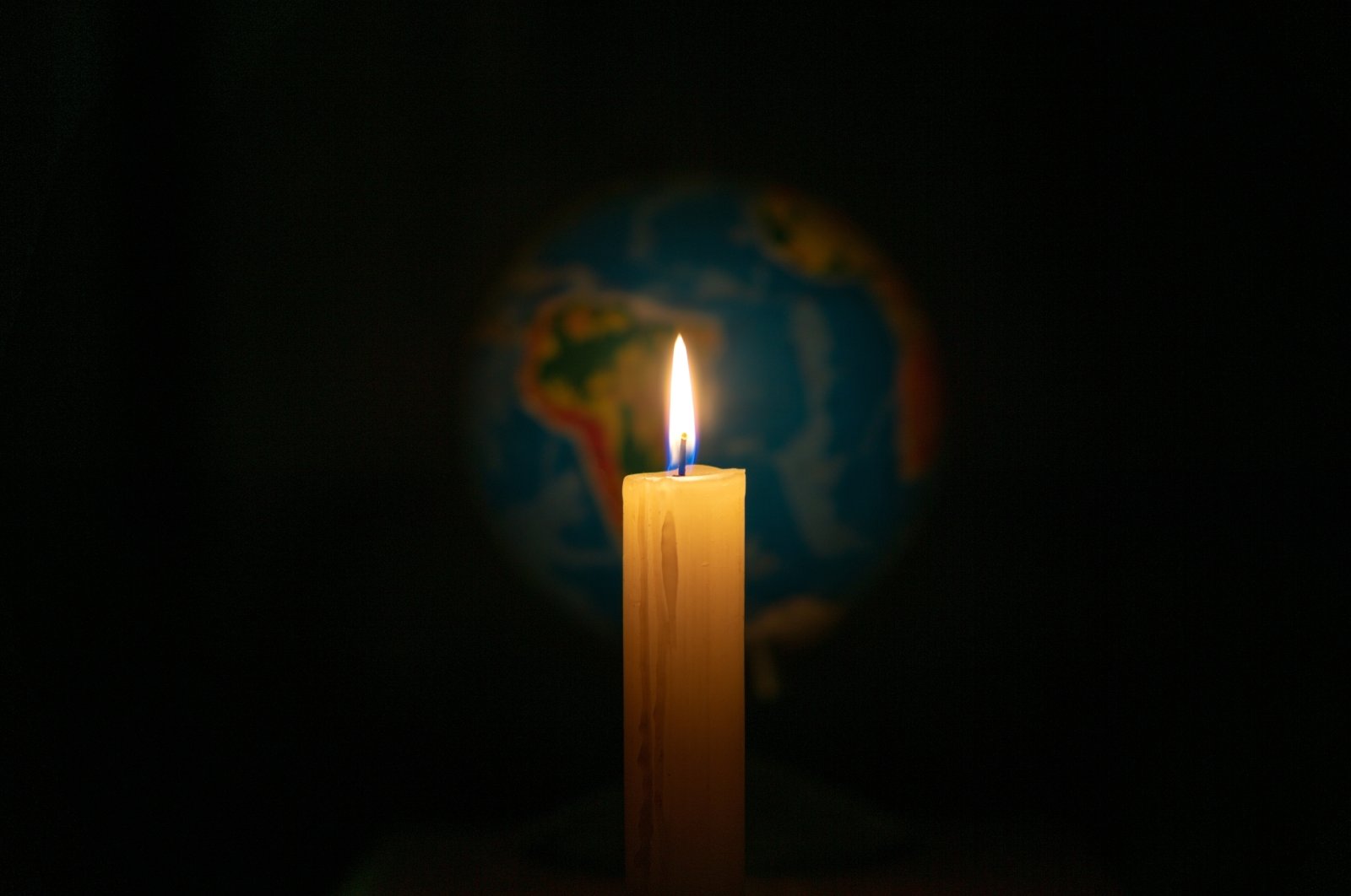 This year &quot;Earth Hour&quot; will take place on March 25 between 8:30 p.m. and 9:30 p.m. in Türkiye (5:30 p.m.-6:30 p.m. GMT). (Shutterstock Photo)